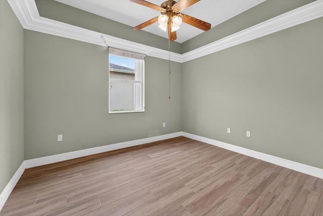 512 SW Lake Manatee Way, Port St Lucie, FL 34986