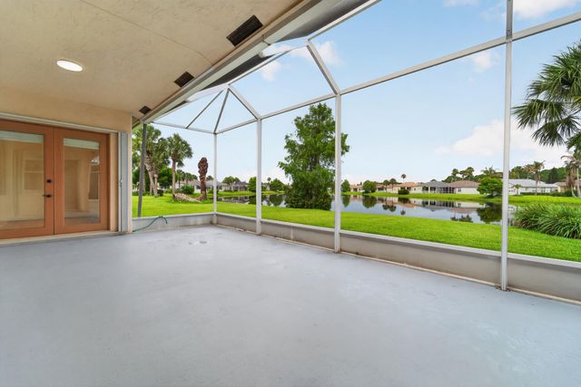 512 SW Lake Manatee Way, Port St Lucie, FL 34986