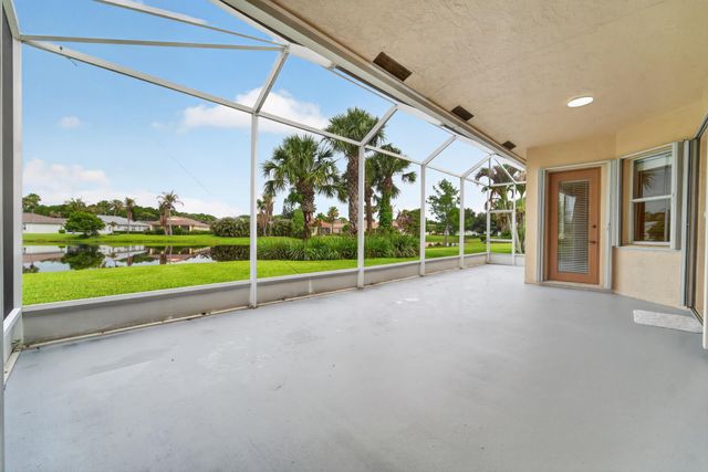 512 SW Lake Manatee Way, Port St Lucie, FL 34986