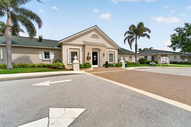 512 SW Lake Manatee Way, Port St Lucie, FL 34986