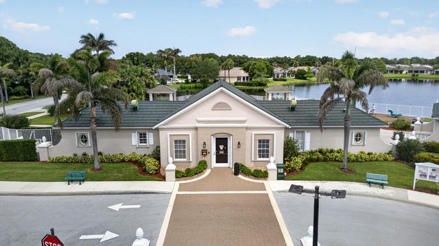512 SW Lake Manatee Way, Port St Lucie, FL 34986