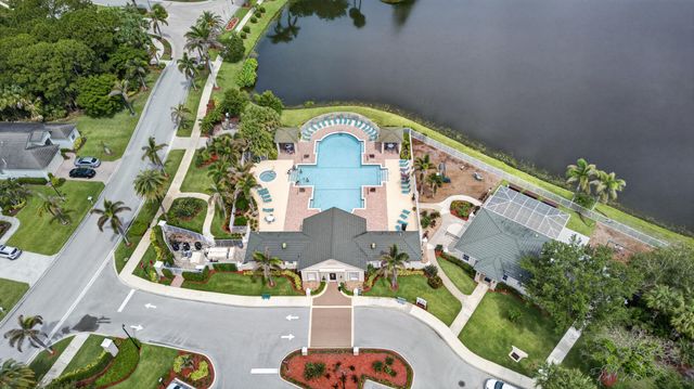 512 SW Lake Manatee Way, Port St Lucie, FL 34986