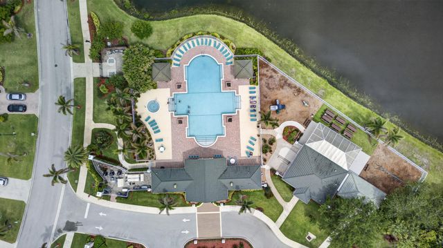 512 SW Lake Manatee Way, Port St Lucie, FL 34986