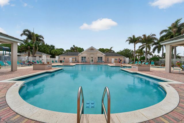 512 SW Lake Manatee Way, Port St Lucie, FL 34986