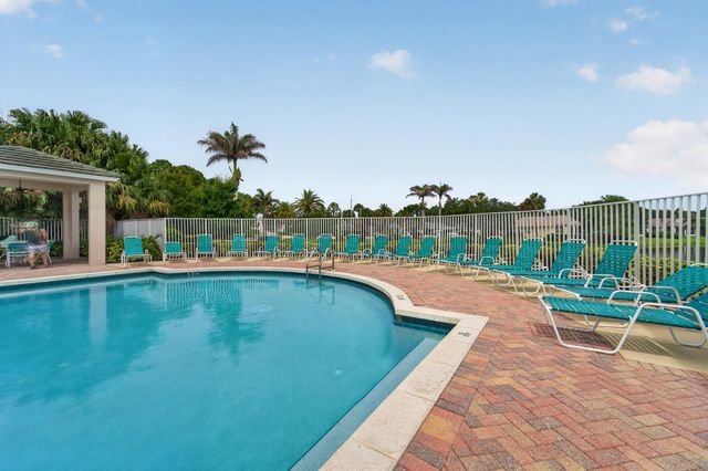 512 SW Lake Manatee Way, Port St Lucie, FL 34986