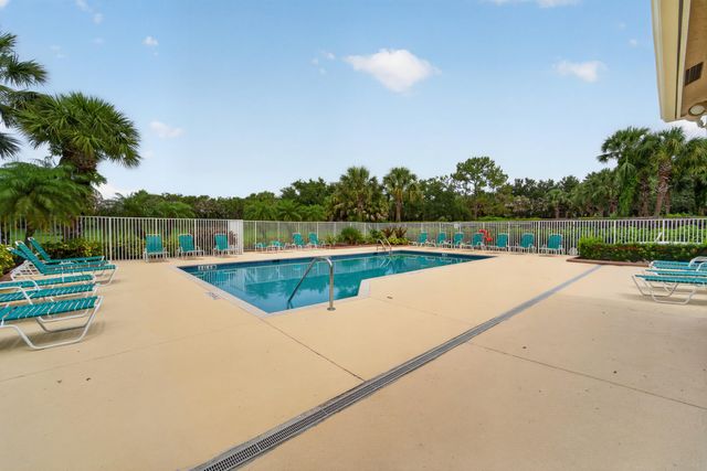 512 SW Lake Manatee Way, Port St Lucie, FL 34986