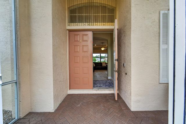 512 SW Lake Manatee Way, Port St Lucie, FL 34986