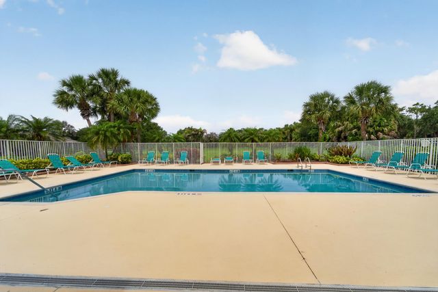 512 SW Lake Manatee Way, Port St Lucie, FL 34986