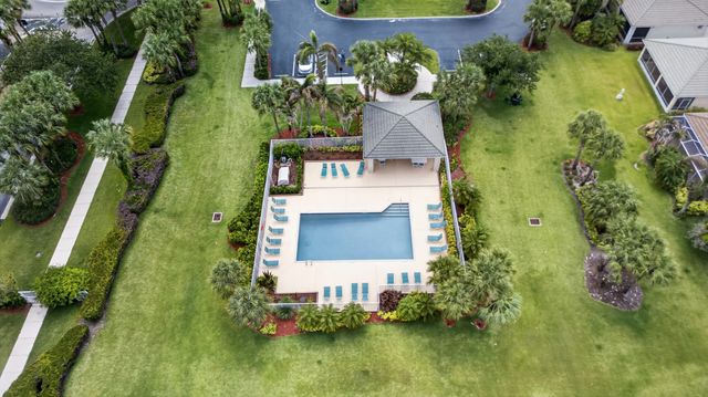 512 SW Lake Manatee Way, Port St Lucie, FL 34986