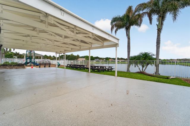 512 SW Lake Manatee Way, Port St Lucie, FL 34986