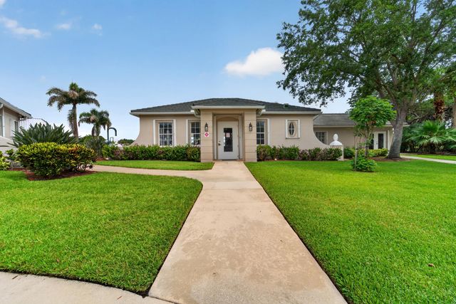 512 SW Lake Manatee Way, Port St Lucie, FL 34986