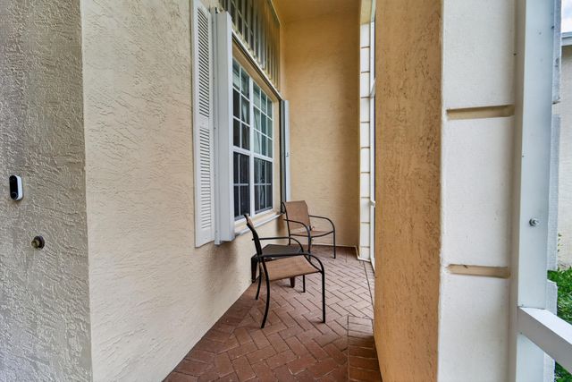 512 SW Lake Manatee Way, Port St Lucie, FL 34986