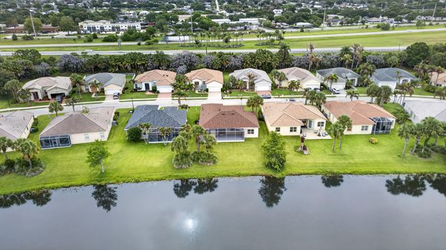 512 SW Lake Manatee Way, Port St Lucie, FL 34986