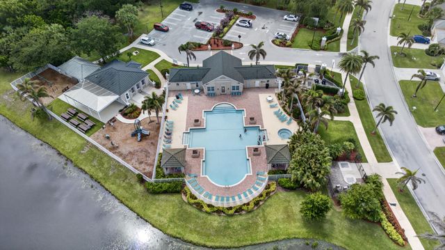 512 SW Lake Manatee Way, Port St Lucie, FL 34986
