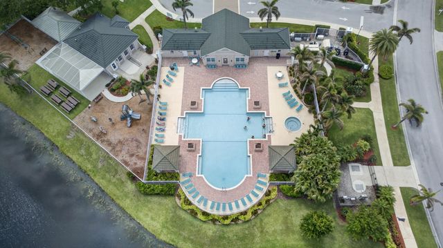 512 SW Lake Manatee Way, Port St Lucie, FL 34986
