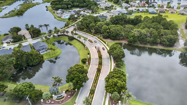 512 SW Lake Manatee Way, Port St Lucie, FL 34986