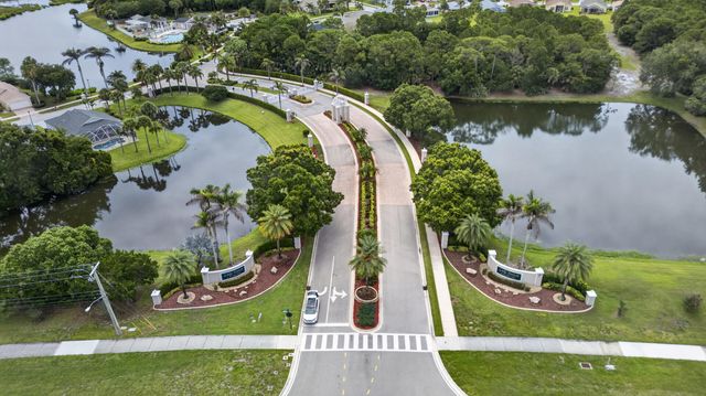 512 SW Lake Manatee Way, Port St Lucie, FL 34986