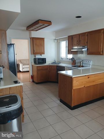 36 EVERGREEN AVE, Broomall, PA 19008