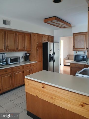 36 EVERGREEN AVE, Broomall, PA 19008