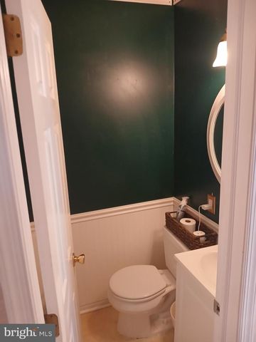 36 EVERGREEN AVE, Broomall, PA 19008