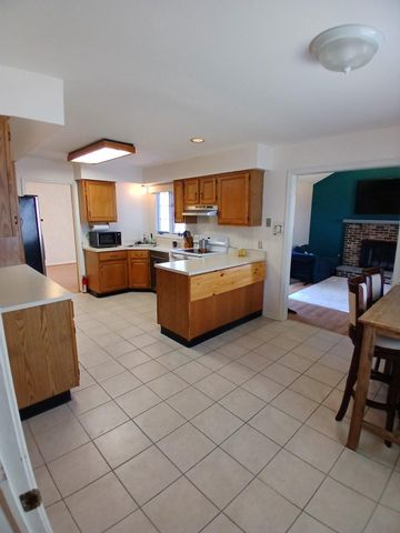 36 EVERGREEN AVE, Broomall, PA 19008