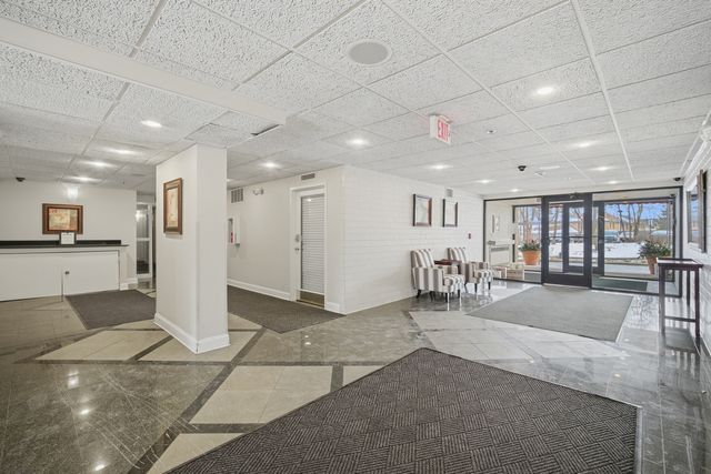 1800 Huntington Boulevard 208, Hoffman Estates, IL 60169