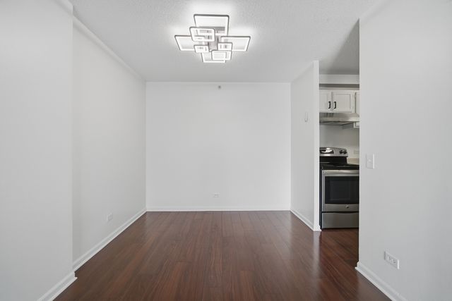 1800 Huntington Boulevard 208, Hoffman Estates, IL 60169