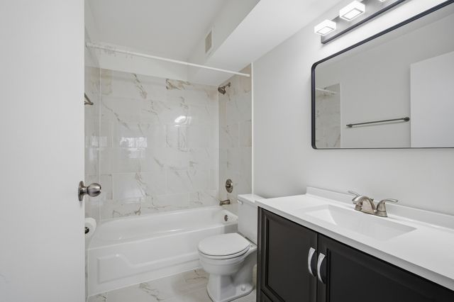 1800 Huntington Boulevard 208, Hoffman Estates, IL 60169