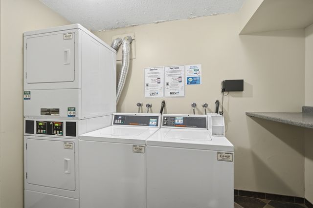 1800 Huntington Boulevard 208, Hoffman Estates, IL 60169