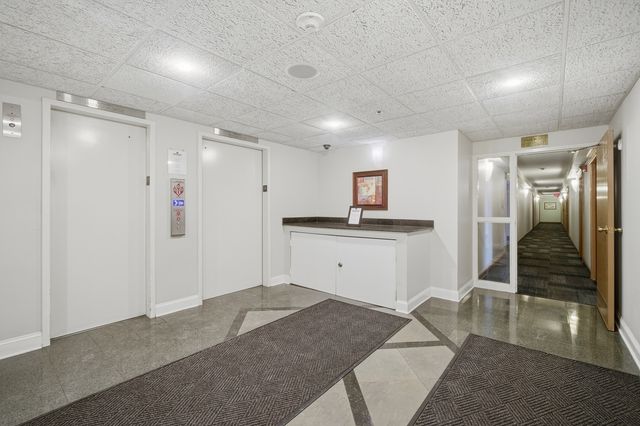 1800 Huntington Boulevard 208, Hoffman Estates, IL 60169