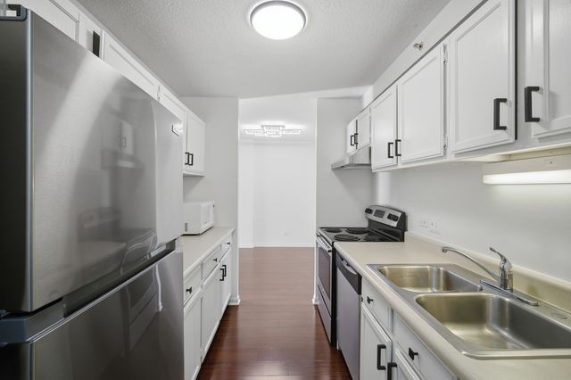 1800 Huntington Boulevard 208, Hoffman Estates, IL 60169