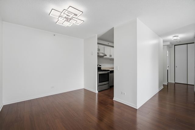 1800 Huntington Boulevard 208, Hoffman Estates, IL 60169