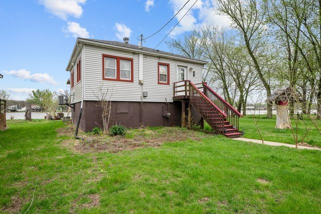 3213 S Shore Drive, Moline, IL 61265