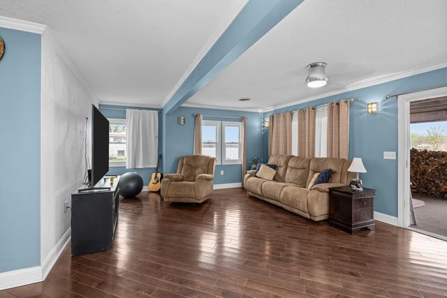3213 S Shore Drive, Moline, IL 61265