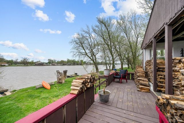 3213 S Shore Drive, Moline, IL 61265