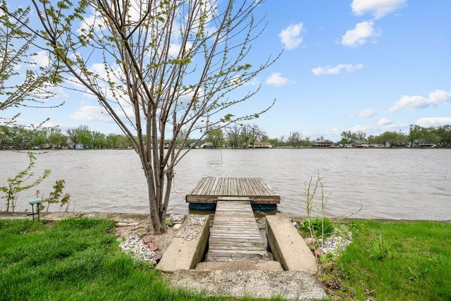 3213 S Shore Drive, Moline, IL 61265