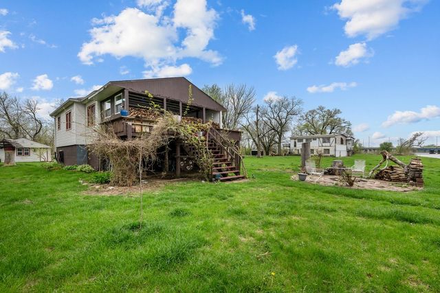 3213 S Shore Drive, Moline, IL 61265