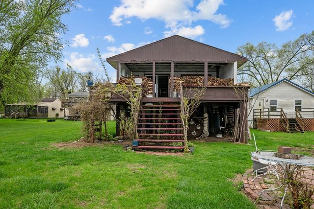 3213 S Shore Drive, Moline, IL 61265
