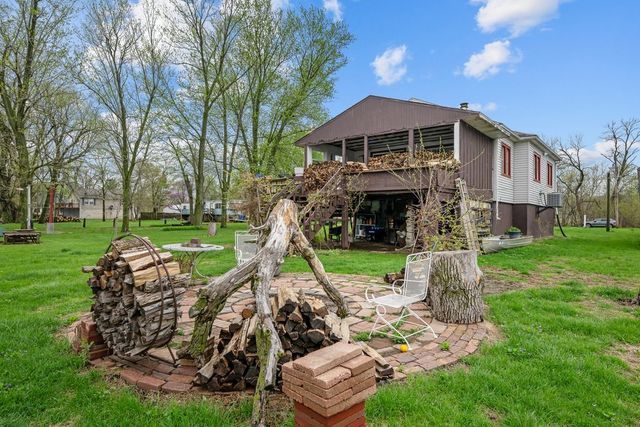 3213 S Shore Drive, Moline, IL 61265