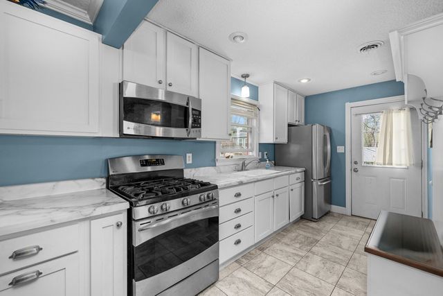 3213 S Shore Drive, Moline, IL 61265