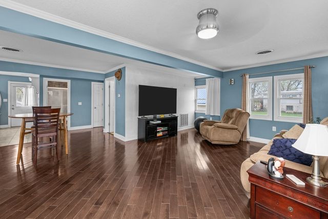 3213 S Shore Drive, Moline, IL 61265