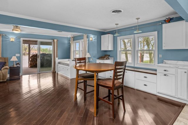 3213 S Shore Drive, Moline, IL 61265