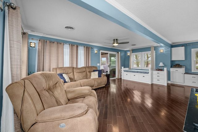 3213 S Shore Drive, Moline, IL 61265