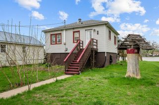 3213 S Shore Drive, Moline, IL 61265