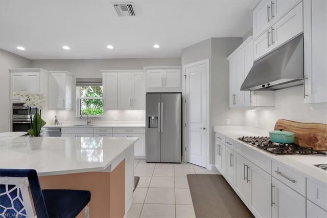 3221 Quilcene LN, Naples, FL 34114