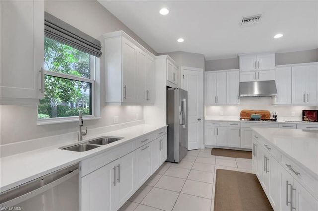 3221 Quilcene LN, Naples, FL 34114