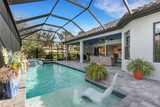 3221 Quilcene LN, Naples, FL 34114