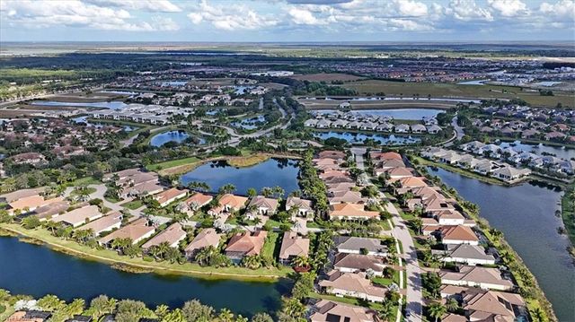 3221 Quilcene LN, Naples, FL 34114