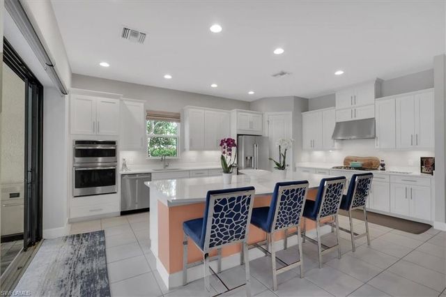 3221 Quilcene LN, Naples, FL 34114