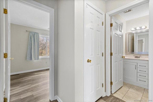 372 Old Rock Road 372, Branford, CT 06405